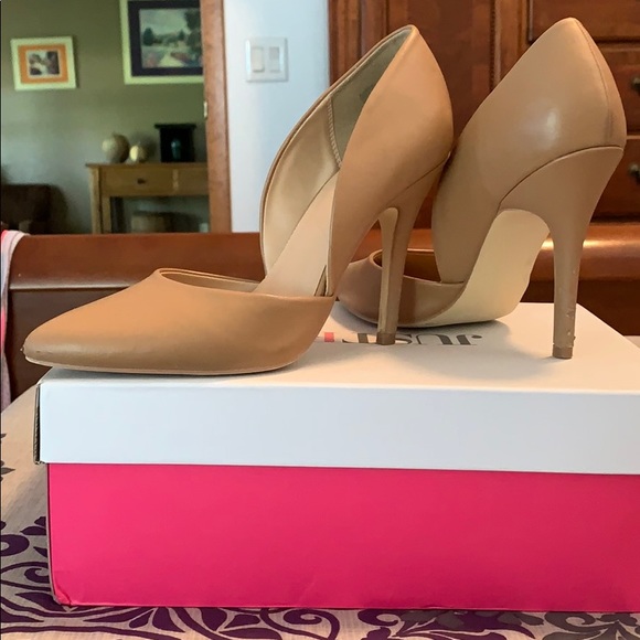 Shoes - Picture 2 of 4